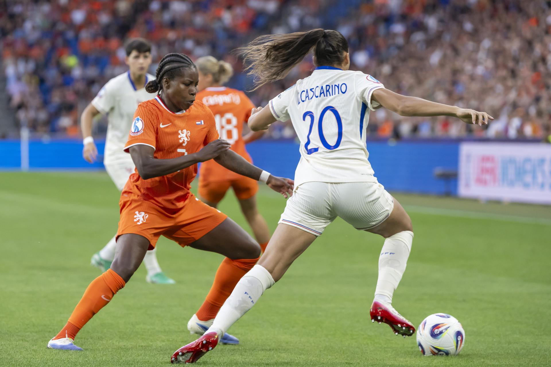 Delphine Cascarino, durante el partido. EFE/EPA/GEORGIOS KEFALAS.