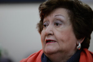 La pedagoga y periodista argentina, María Stella Cáceres, viuda del abogado paraguayo Martín Almada, habla durante una entrevista con EFE este jueves en el Museo de las Memorias: Dictadura y Derechos Humanos en Asunción (Paraguay). EFE/ Juan Pablo Pino