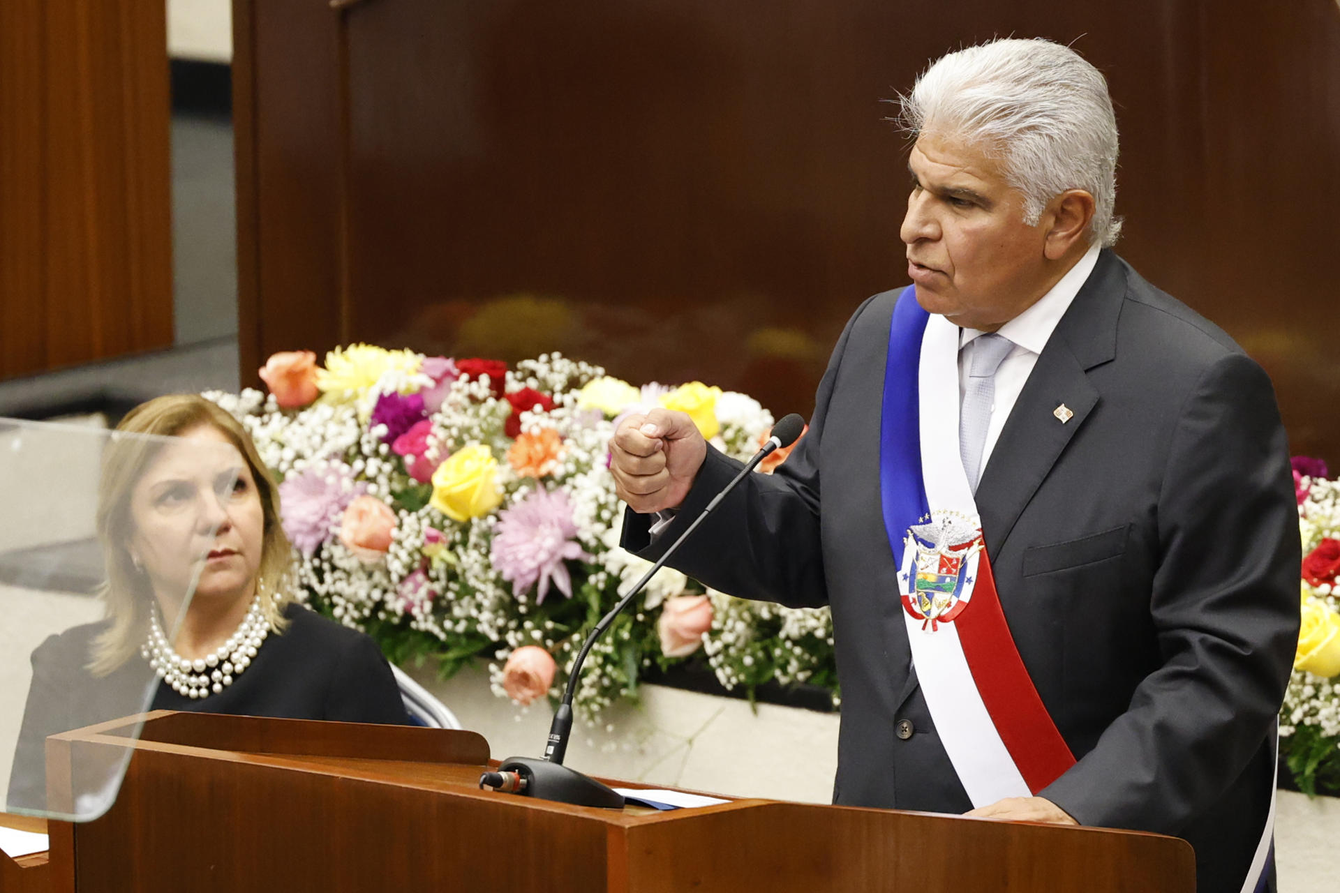 El presidente de Panamá, José Raúl Mulino, habla durante una sesión de la Asamblea Nacional este martes, en Ciudad de Panamá (Panamá). EFE/Bienvenido Velasco