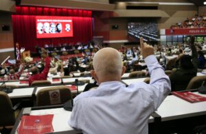 Fotografía de archivo de una sesión plenaria del comité central del Partido Comunista de Cuba, en La Habana. EFE/Ariel Ley