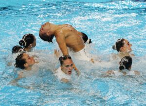 El conjunto de España durante su concurso en la final de la rutina acrobática por equipos del Mundial de Singapur, que le valió para lograr la medalla de bronce. EFE/FAZRY ISMAIL
