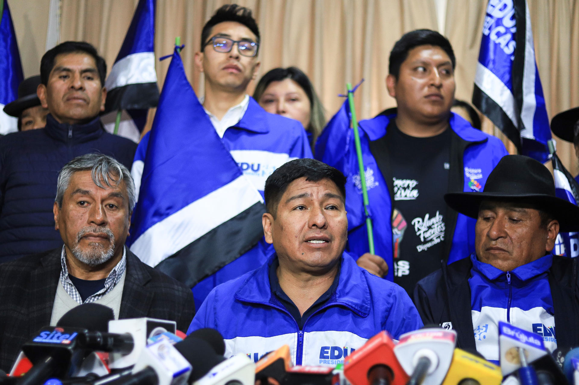 El presidente del oficialista Movimiento al Socialismo (MAS), Grover García, habla durante una rueda de prensa este 23 de julio de 2025 en la Paz (Bolivia). EFE/ Gabriel Márquez