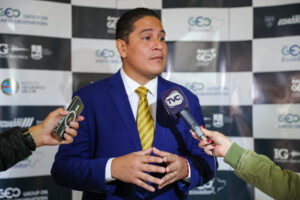 Fotografía de archivo del titular de la Secretaría ecuatoriana de Gestión de Riesgos, Jorge Carrillo, al atender a la prensa, en Quito (Ecuador). EFE/José Jácome