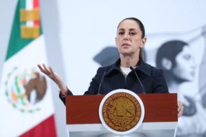 La presidenta de México, Claudia Sheinbaum, participa durante una rueda de prensa este martes, en Palacio Nacional de la Ciudad de México (México). EFE/Mario Guzmán