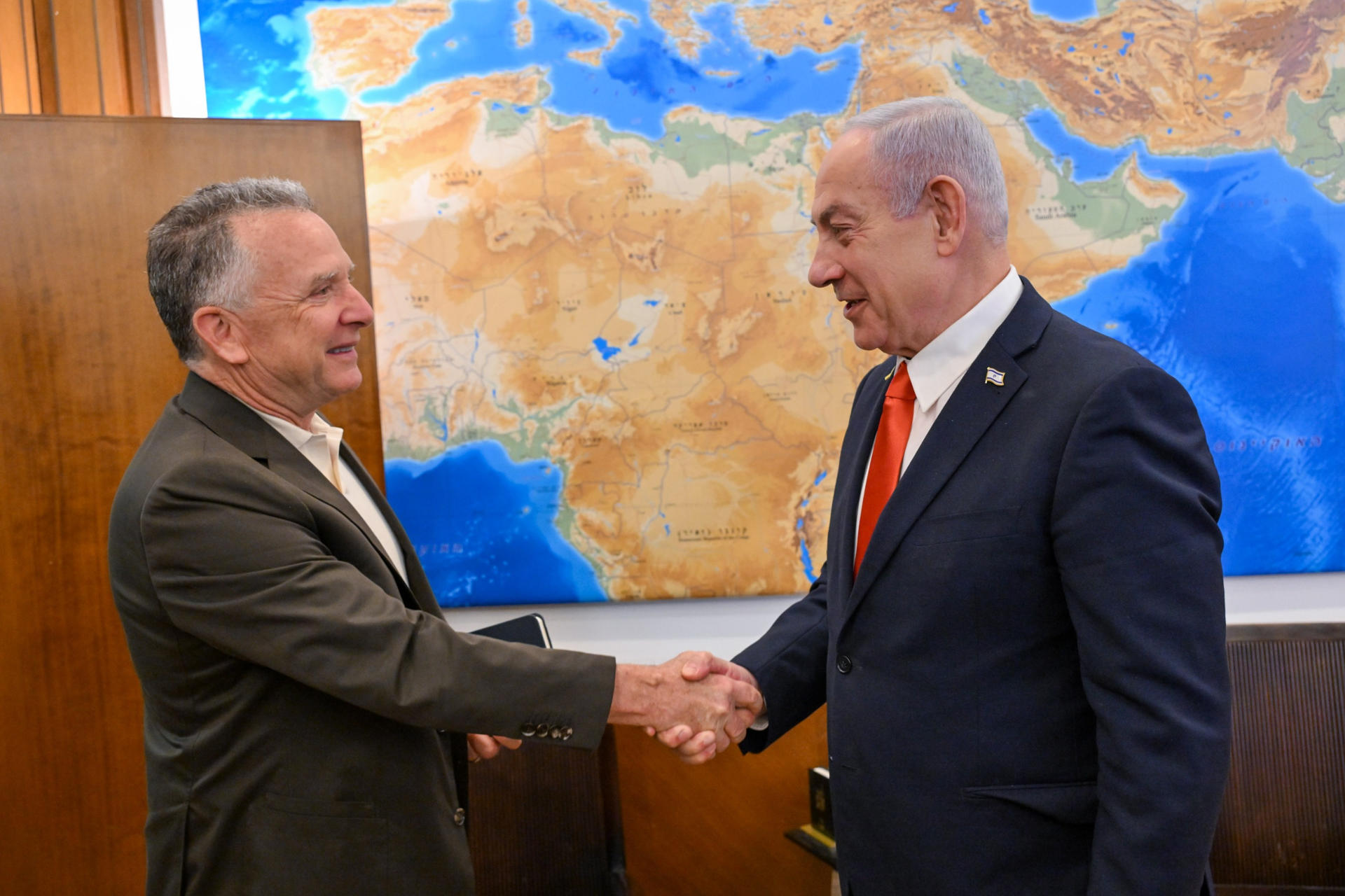 El primer ministro de Israel, Benjamín Netanyahu (d), se reunió este jueves con el enviado especial de la Casa Blanca a Oriente Medio, Steve Witkoff, tras su llegada al país para tratar la situación en la Franja de Gaza. EFE/Kobi Gideon/ GPO/SOLO USO EDITORIAL/SOLO DISPONIBLE PARA ILUSTRAR LA NOTICIA QUE ACOMPAÑA (CRÉDITO OBLIGATORIO)