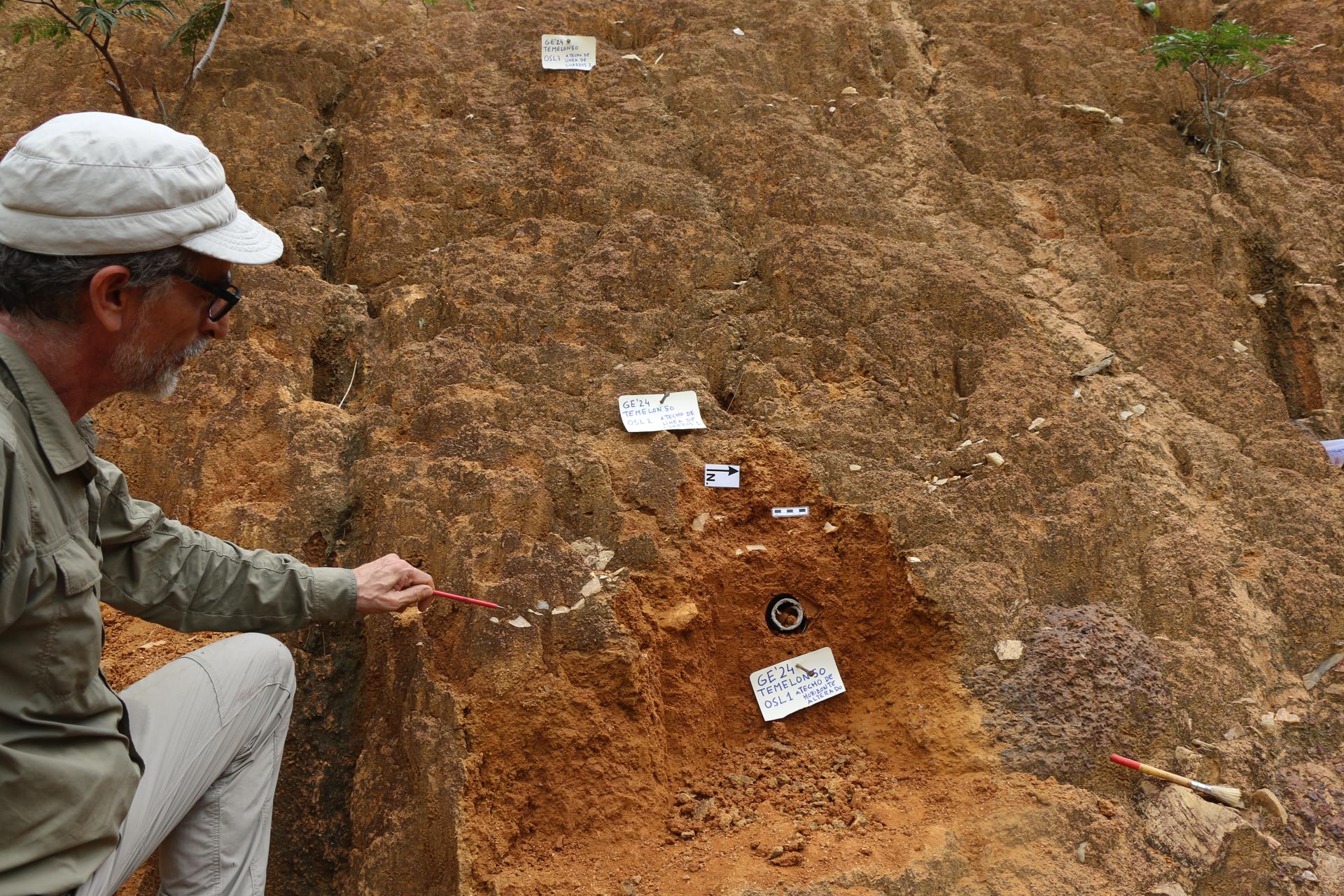 El investigador Antonio Rosas durante una de las expediciones antropológicas en Guinea Ecuatorial. EFE/Crédito: Museo Nacional de Ciencias Naturales (MNCN-CSIC)