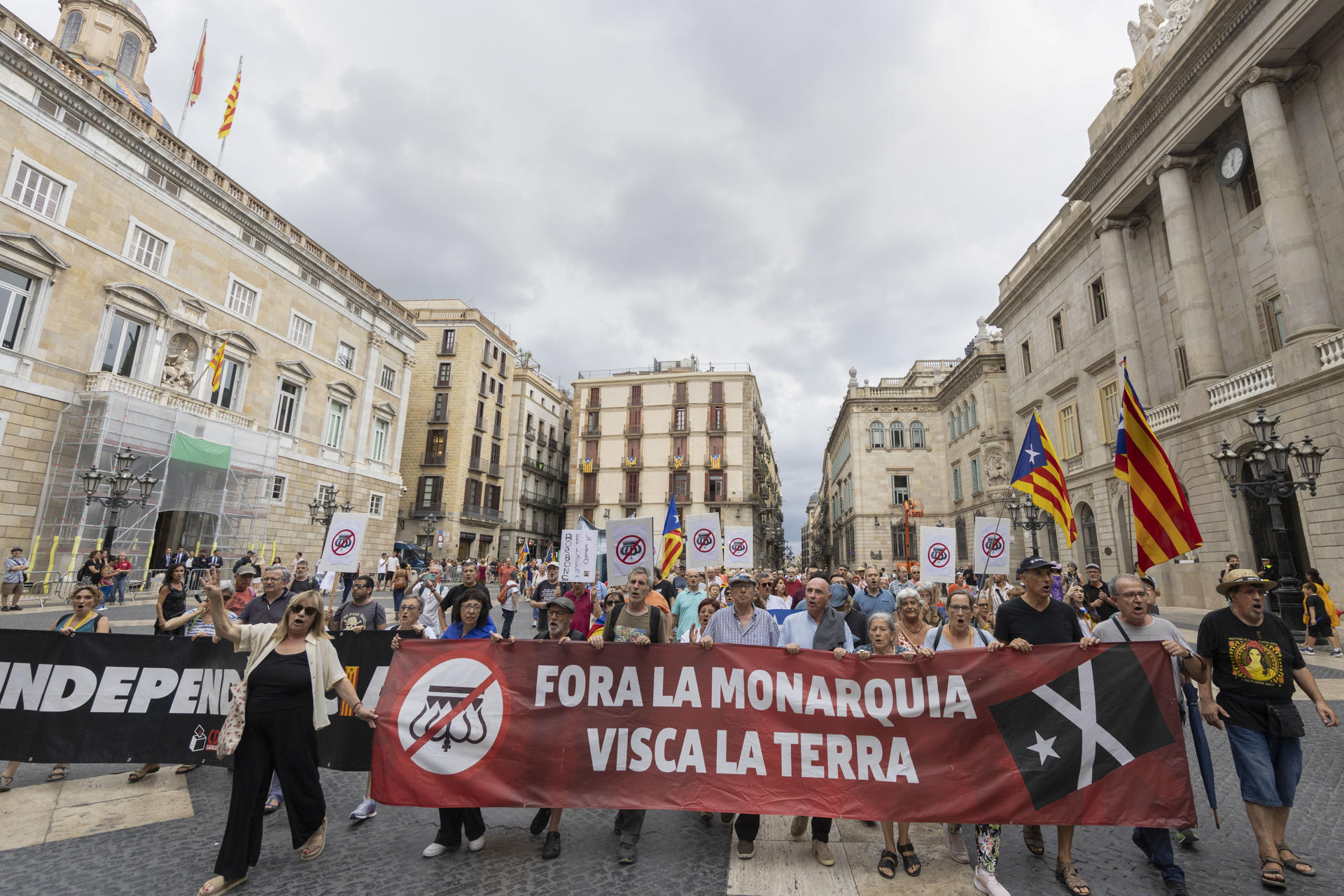La ANC convoca este miércoles una concentración para protestar contra la asistencia del rey Felipe VI a la entrega de los premios Princesa de Girona en el Liceu de Barcelona. EFE/Marta Pérez