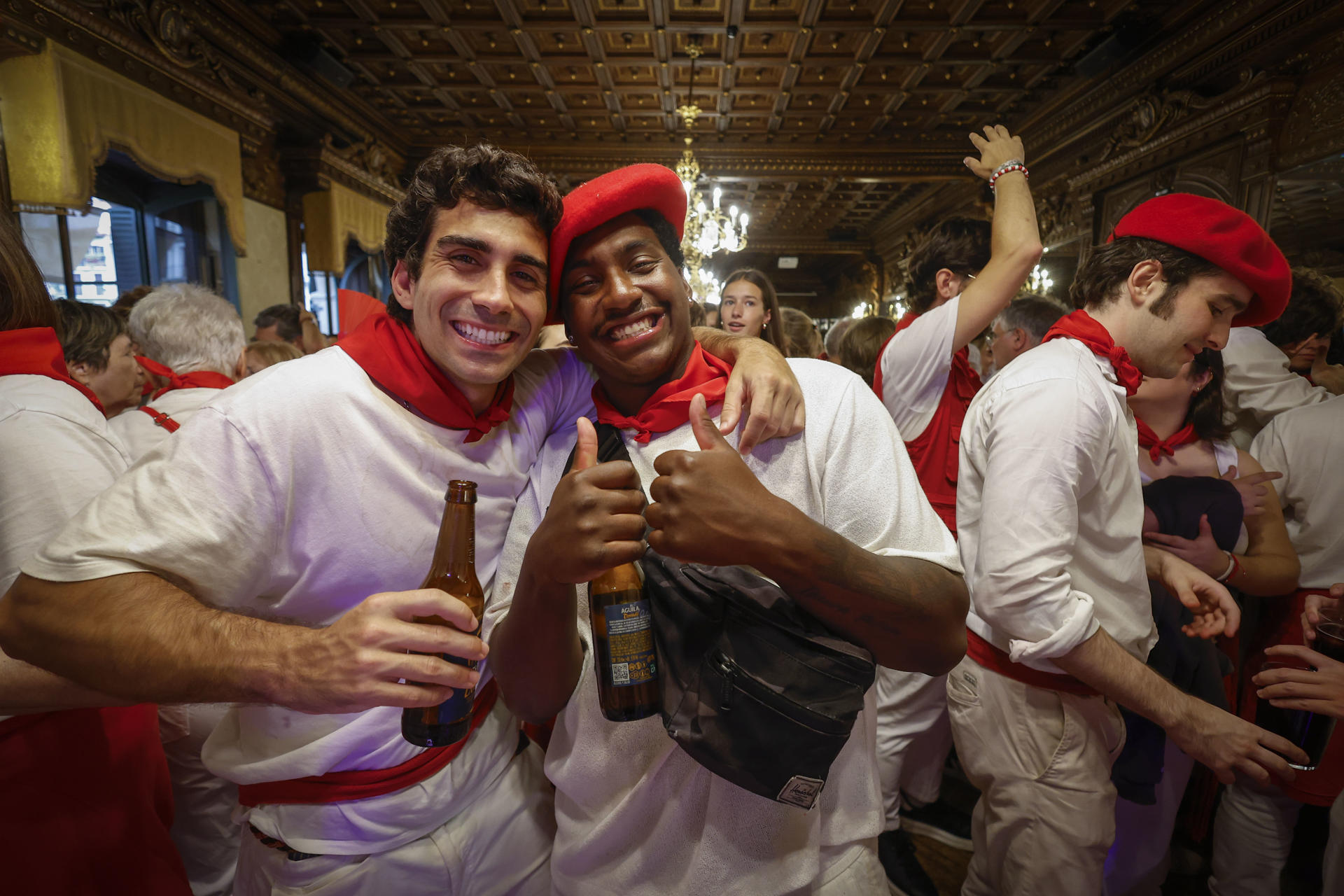 Los Sanfermines atraen a Pamplona cada año a miles de personas y se convierten en un macroevento a nivel internacional, lo que conlleva que, al igual que la población, todos los aspectos se multipliquen, también el consumo de alcohol y drogas. EFE/ Villar López