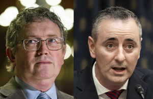 Combo de fotografías de archivo del representante republicano por Kentucky, Thomas Massie (i), y el representante republicano por Pensilvania Brian Fitzpatrick. EFE/ Jim Lo Scalzo / Ting Shen