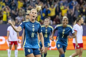 La sueca Emma Blackstenius celebra el 0-1 durante el partido de la fase de grupos que han jugado Suecia y Polonia en Lucern, Suiza. EFE/EPA/URS FLUEELER