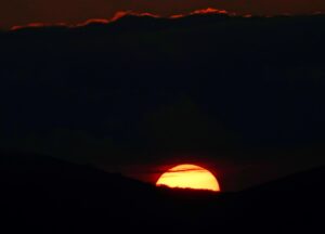 Fotografía de archivo de una puesta de sol. EFE/ Jesús Diges