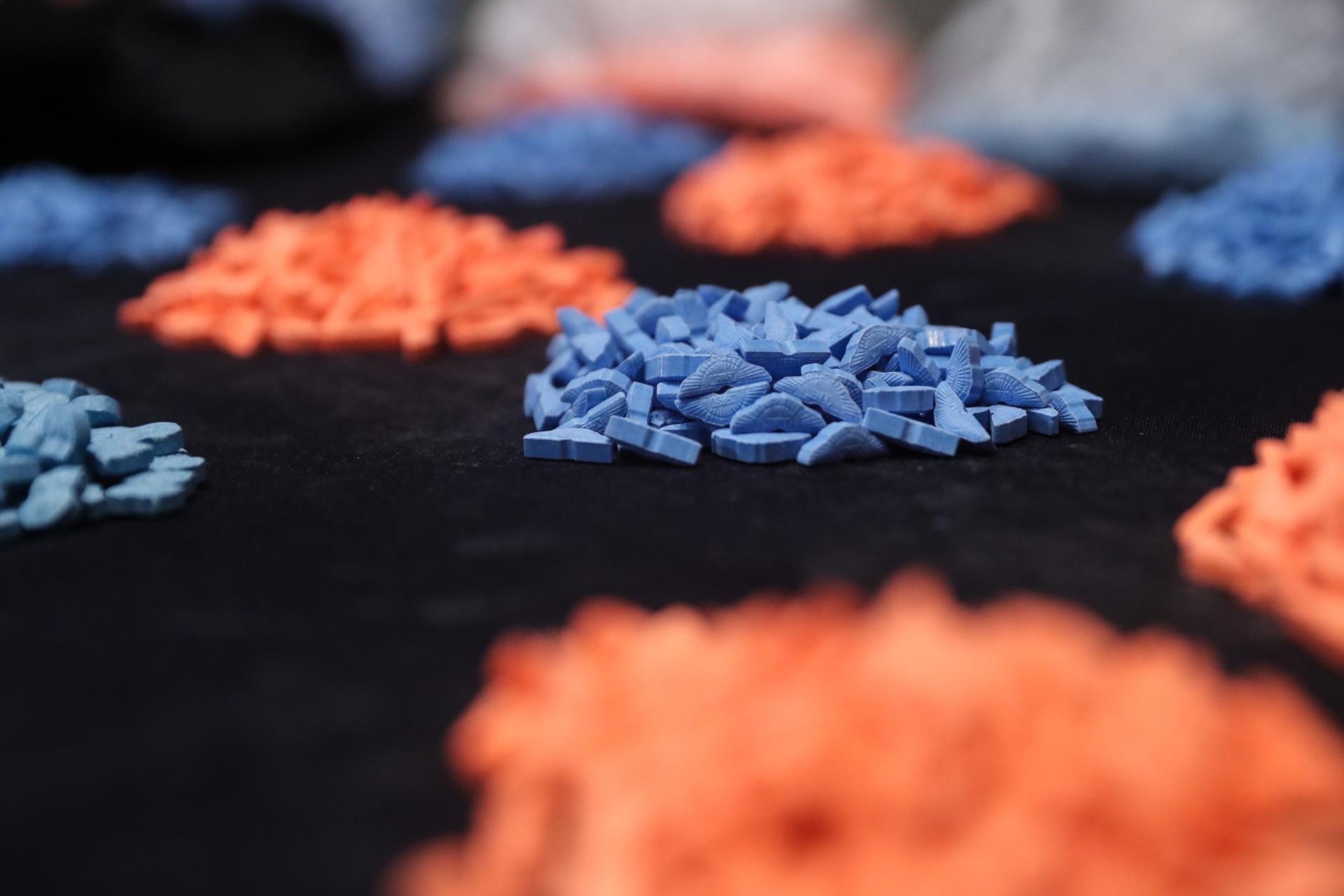 Imagen de archivo de pastillas de MDMA. EFE/Alberto Valdés