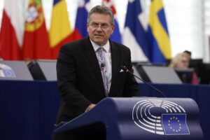 El comisario europeo de Comercio, Maros Sefcovic, este miércoles durante un debate en el pleno del Parlamento Europeo en Estrasburgo (Francia).EFE/EPA/GUILLAUME HORCAJUELO