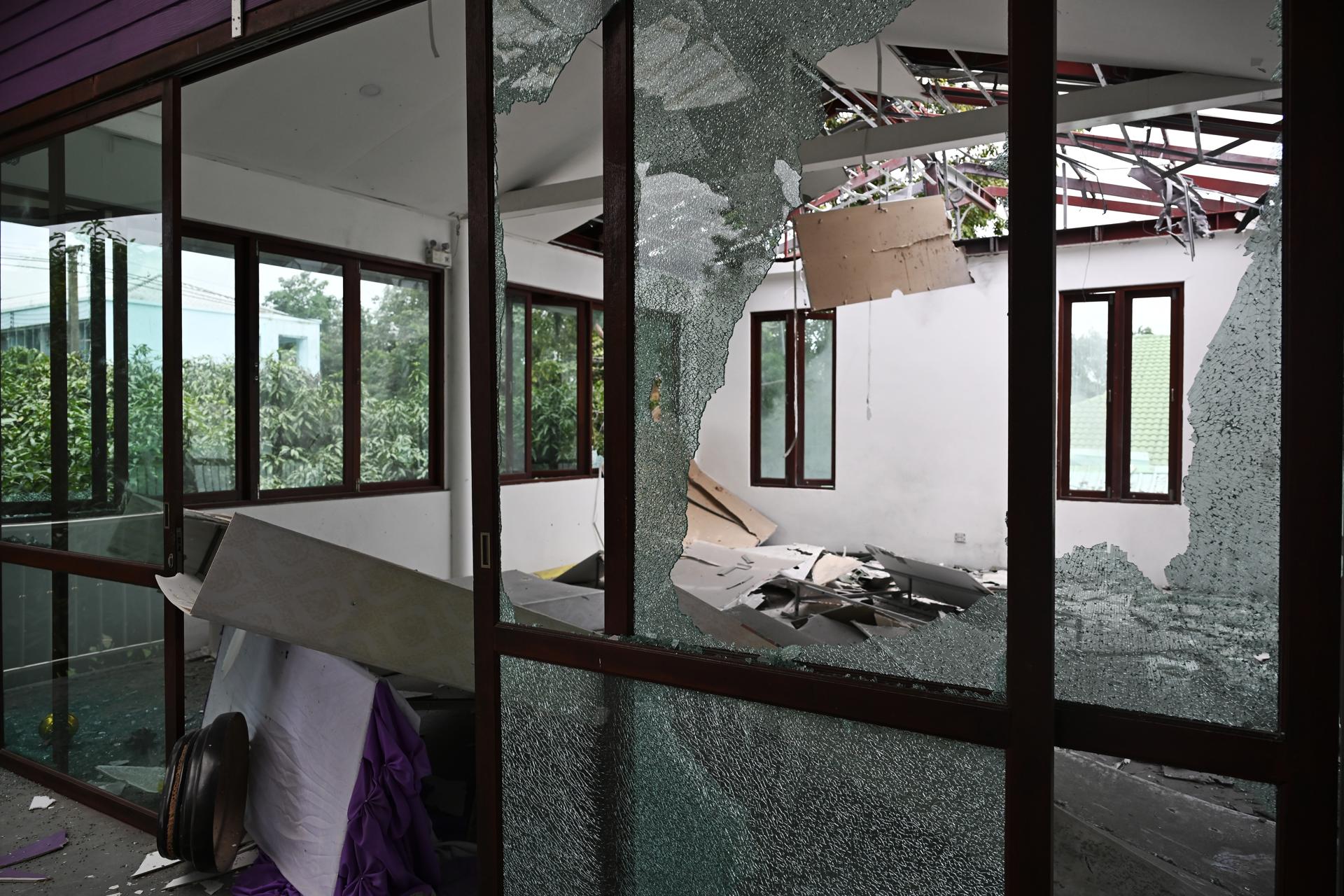 Un edificio de Tailandia dañado durante el conflicto con Camboya. 
EFE/EPA/KAIKUNGWON DUANJUMROON

