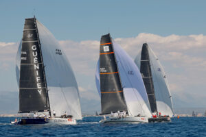 Los barcos, este jueves durante la tercera regata de la 43 Copa del Rey Mapfre de vela que se disputa en aguas de la bahía de Palma. EFE/Ballesteros