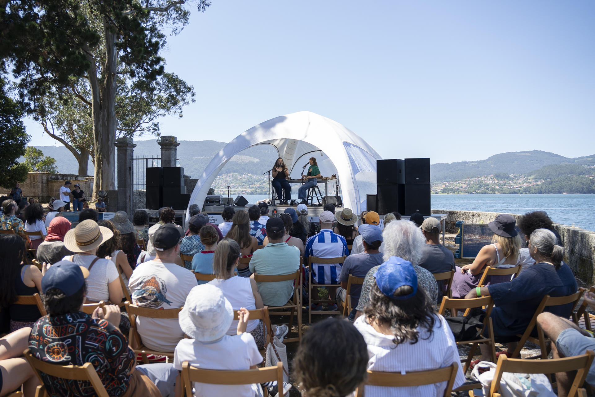 Imagen de una de las actuaciones que ha participado hoy viernes en el Festival Sinsal que se celebra en la localidad pontevedresa de San Simón. EFE / Cris Padín / ***SOLO USO EDITORIAL / SOLO USO DISPONIBLE PARA ILUSTRAR LA NOTICIA QUE ACOMPAÑA/ (CRÉDITO OBLIGATORIO)***.