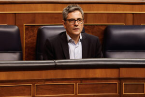 MADRID, 08/07/2025.- El ministro de la Presidencia, Justicia y Relaciones con las Cortes, Félix Bolaños, durante la sesión plenaria extraordinaria celebrada este martes en el Congreso de los Diputados. EFE/J.P. Gandul