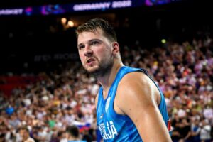 El esloveno Luka Doncic, durante un partido con su selección, en una foto de archivo. EFE/EPA/SASCHA STEINBACH