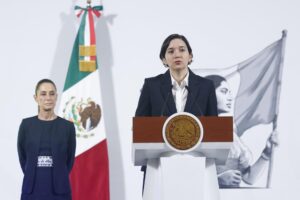 La titular del Secretariado Ejecutivo del Sistema Nacional de Seguridad Pública (SESNSP), Marcela Figueroa (d), habla durante una rueda de prensa este martes, en Palacio Nacional de la Ciudad de México (México). EFE/Sáshenka Gutiérrez