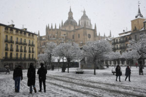 Imagen de archivo (02/03/2024) de Segovia con la Catedral.
EFE/ Pablo Martin