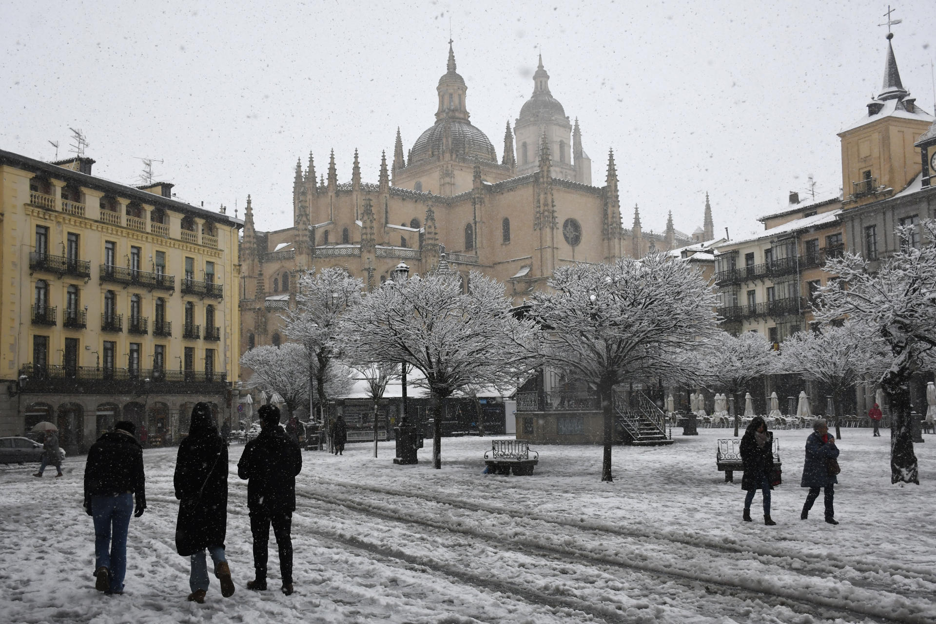 Imagen de archivo (02/03/2024) de Segovia con la Catedral.
EFE/ Pablo Martin