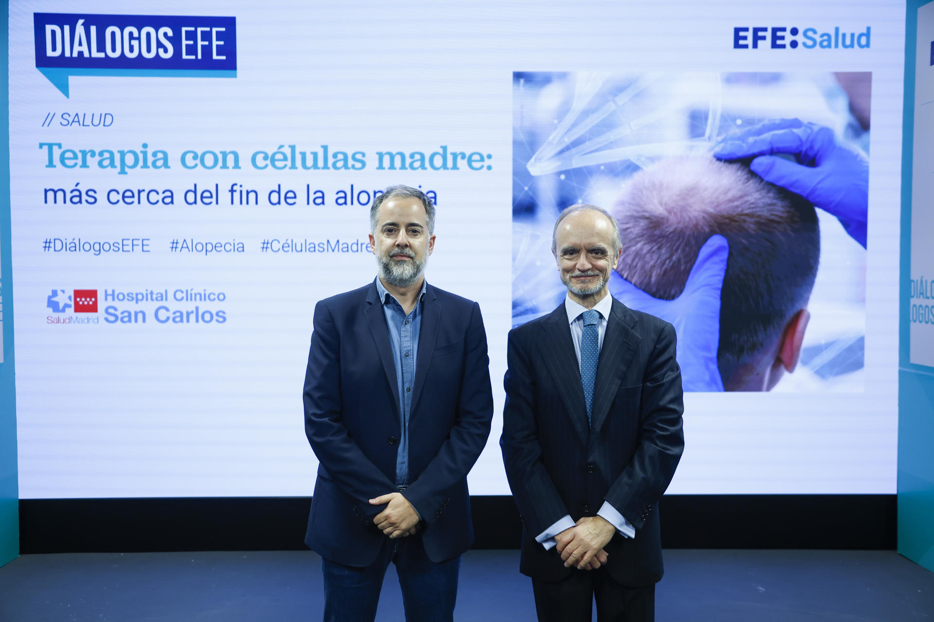 Ángel Alonso Giménez (i), responsable de EFE Salud, entrevista al doctor Eduardo López Bran (d), jefe del departamento de Dermatología del Hospital Clínico San Carlos de Madrid y director médico de la clínica IMEMA, durante el evento "Terapia con células madre: más cerca del fin de la alopecia" en el contexto de los Diálogos EFE Salud, en el plató de la Agencia EFE, en Madrid. EFE/David Fernández
