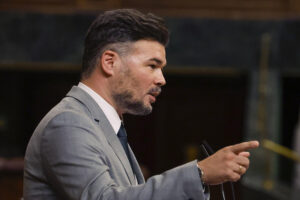 El portavoz de ERC, Gabriel Rufián interviene durante el pleno del Congreso de los Diputados este miércoles. EFE/ Javier Lizón