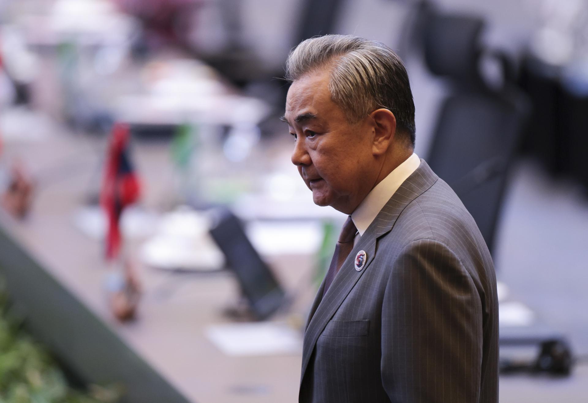 Kuala Lumpur (Malaysia), 10/07/2025.- Chinese Foreign Minister Wang Yi attends the 26th ASEAN Plus Three Foreign Ministers' Meeting at the 58th Association of Southeast Asian Nations (ASEAN) Foreign Ministers' Meetings in Kuala Lumpur, Malaysia, 10 July 2025. (Malasia) EFE/EPA/HASNOOR HUSSAIN / POOL