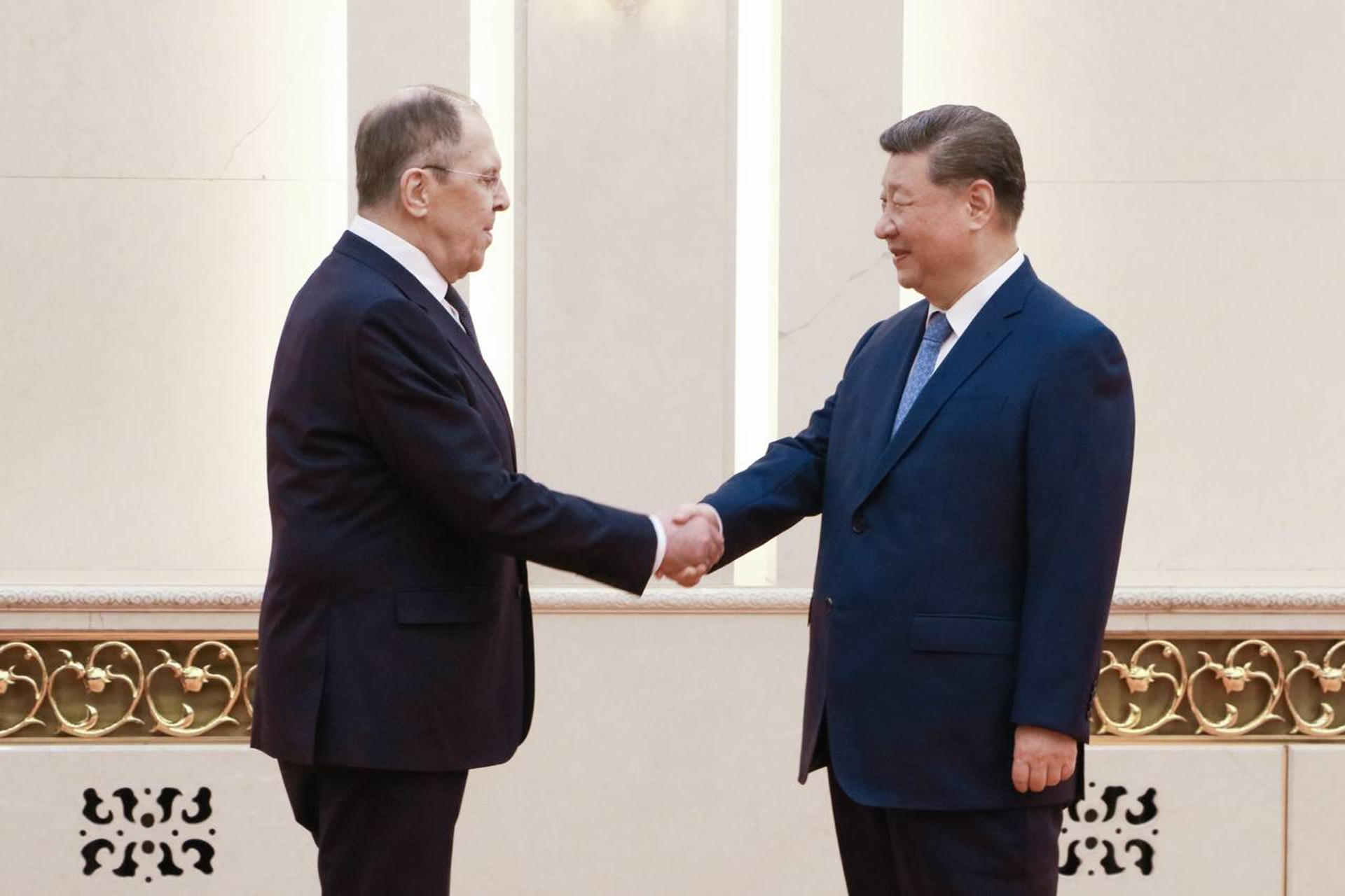 El presidente chino, Xi Jinping, se reunió este martes en Pekín con el canciller ruso, Serguéi Lavrov, en un momento marcado por el endurecimiento del tono de Estados Unidos hacia Rusia, con el presidente estadounidense, Donald Trump, amenazando con aranceles si no se alcanza un acuerdo de paz en Ucrania en 50 días. EFE/ Cuenta de X del ministerio de Asuntos Exteriores de Rusia // SOLO USO EDITORIAL/SOLO DISPONIBLE PARA ILUSTRAR LA NOTICIA QUE ACOMPAÑA (CRÉDITO OBLIGATORIO)