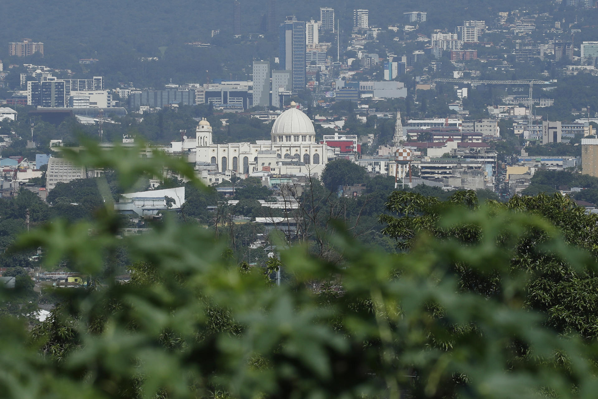 Fotografía de la ciudad de San Salvador este jueves, en Soyapango (El Salvador). EFE/ Rodrigo Sura
