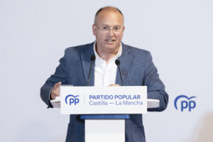 El secretario general del PP, Miguel Tellado, preside la Junta Directiva Autonómica del PP de Castilla-La Mancha, este sábado en Tomelloso (Ciudad Real). EFE/ Jesús Monroy