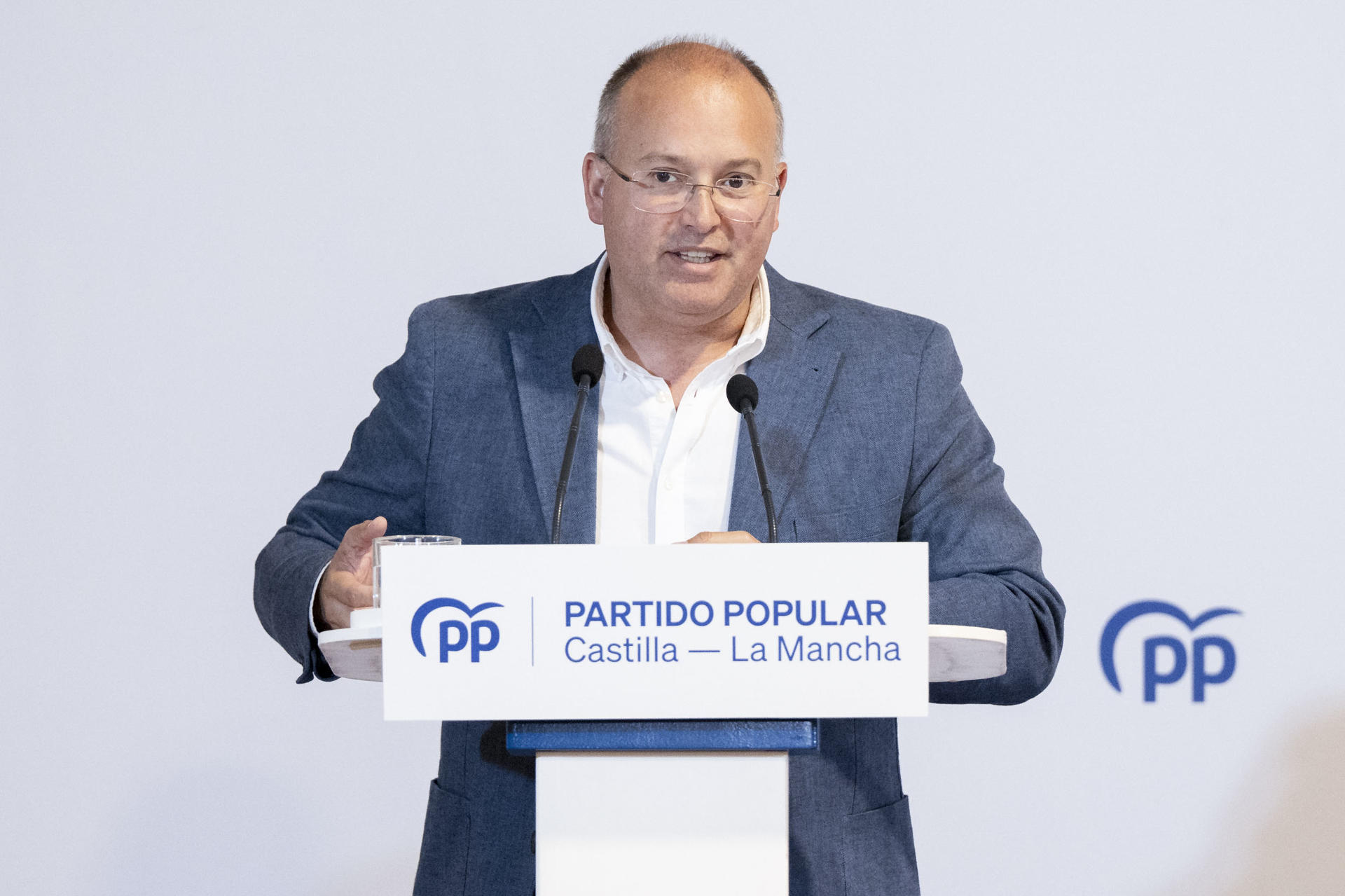 El secretario general del PP, Miguel Tellado, preside la Junta Directiva Autonómica del PP de Castilla-La Mancha, este sábado en Tomelloso (Ciudad Real). EFE/ Jesús Monroy