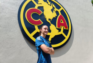 La futbolista española del equipo América femenil, Bruna Vilamala posa al término de una entrevista con EFE este viernes (ayer), en la Ciudad de México (México). EFE/Arturo Salgado