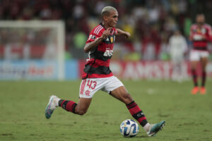 Foto de archivo de Wesley en un partido del Flamengo en la fase de grupos de la Copa Libertadores ante Racing en el estadio Maracaná en Río de Janeiro (Brasil). EFE/ Andre Coelho