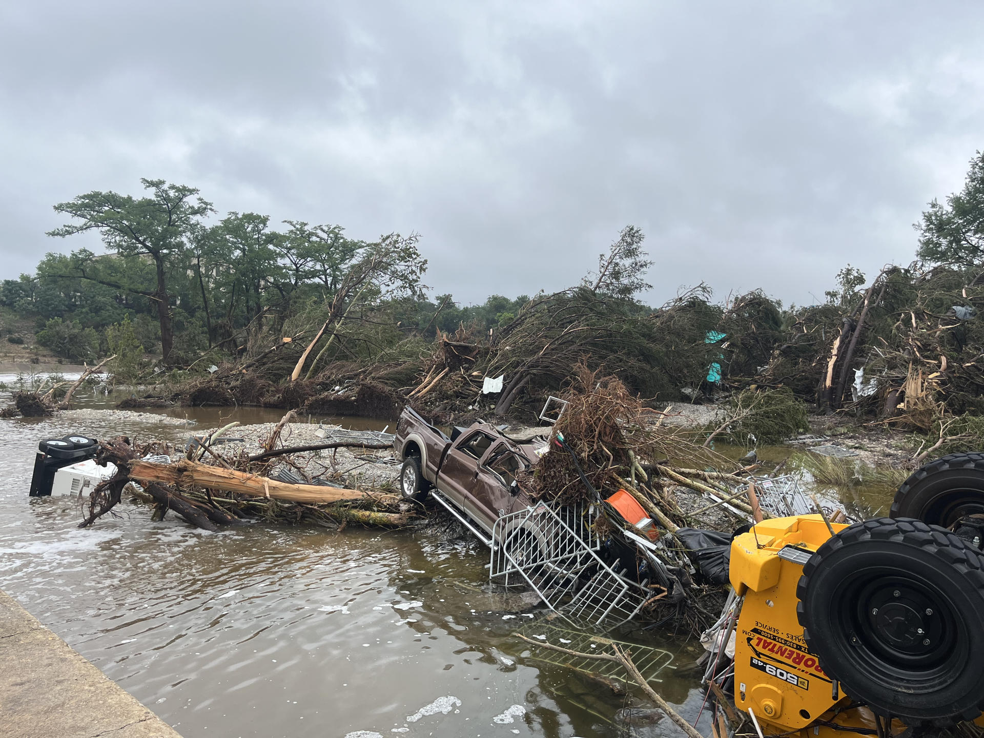 Vista general este domingo, 6 de julio, de los estragos ocasionados por las inundaciones en el área rural de Kerrville (Texas, EE.UU.). EFE/Alejandra Arredondo