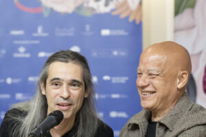 Imagen de archivo (11/07/2025).- El director Yayo Cáceres (d) y el dramaturgo Álvaro Tato (i) presentan la obra 'La Desconquista', de la compañía Ron Lalá. EFE/Jesús Monroy