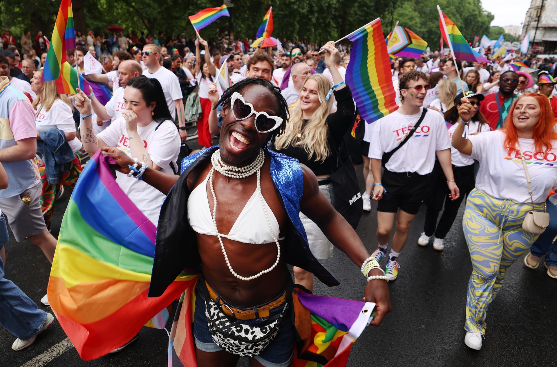 Participantes del desfile del Orgullo en Londres, celebrado este sábado. EFE/EPA/ANDY RAIN