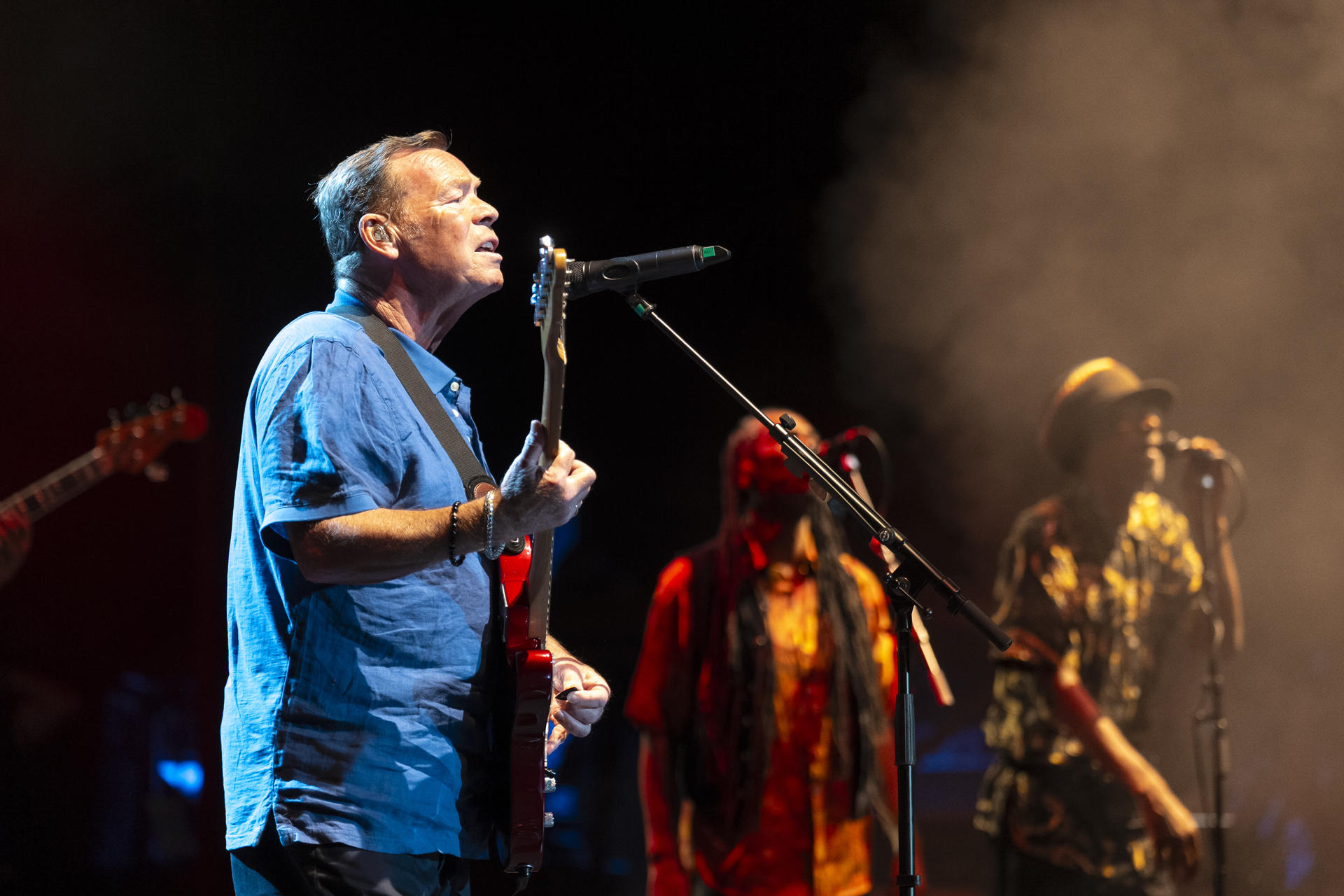 El cantante de la banda británica UB40, Ali Campbell, durante su actuación hoy sábado en el festival de Cap Roig que se celebra en la localidad gerundense de Palafrugell. EFE/David Borrat.