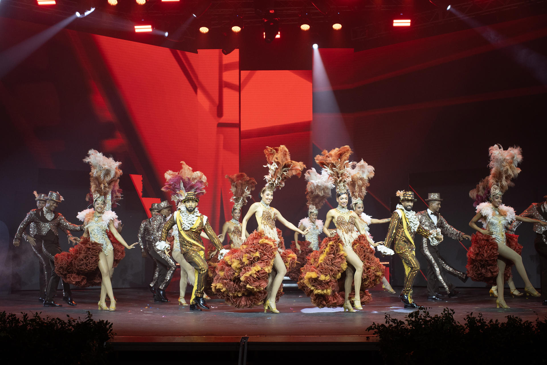 Bailarines se presentan en la ceremonia de entrega de los premios Latin America Wedding Awards (LAWA), celebrada este miércoles en el hotel Jaragua, en Santo Domingo (República Dominicana). EFE/Orlando Barría