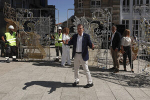 El alcalde de Vigo, Abel Caballero, durante la presentación de las luces de Navidad 2025 este miércoles 30 de julio. EFE / Salvador Sas