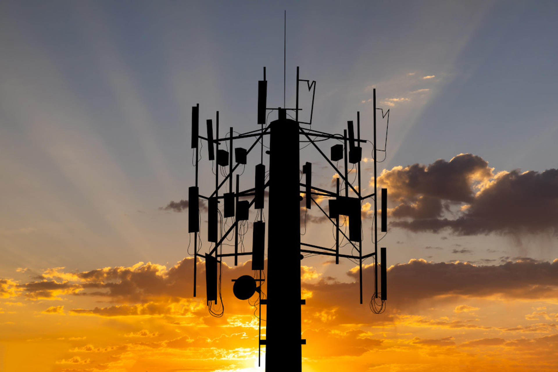 Fotografía cedida por T-Mobile que muestra una torre eléctrica en Estados Unidos. EFE/ T-mobile