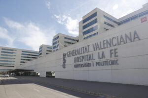 Imagen de achivo del exterior del Hospital La Fe de Valencia. EFE/ Kai Forsterling