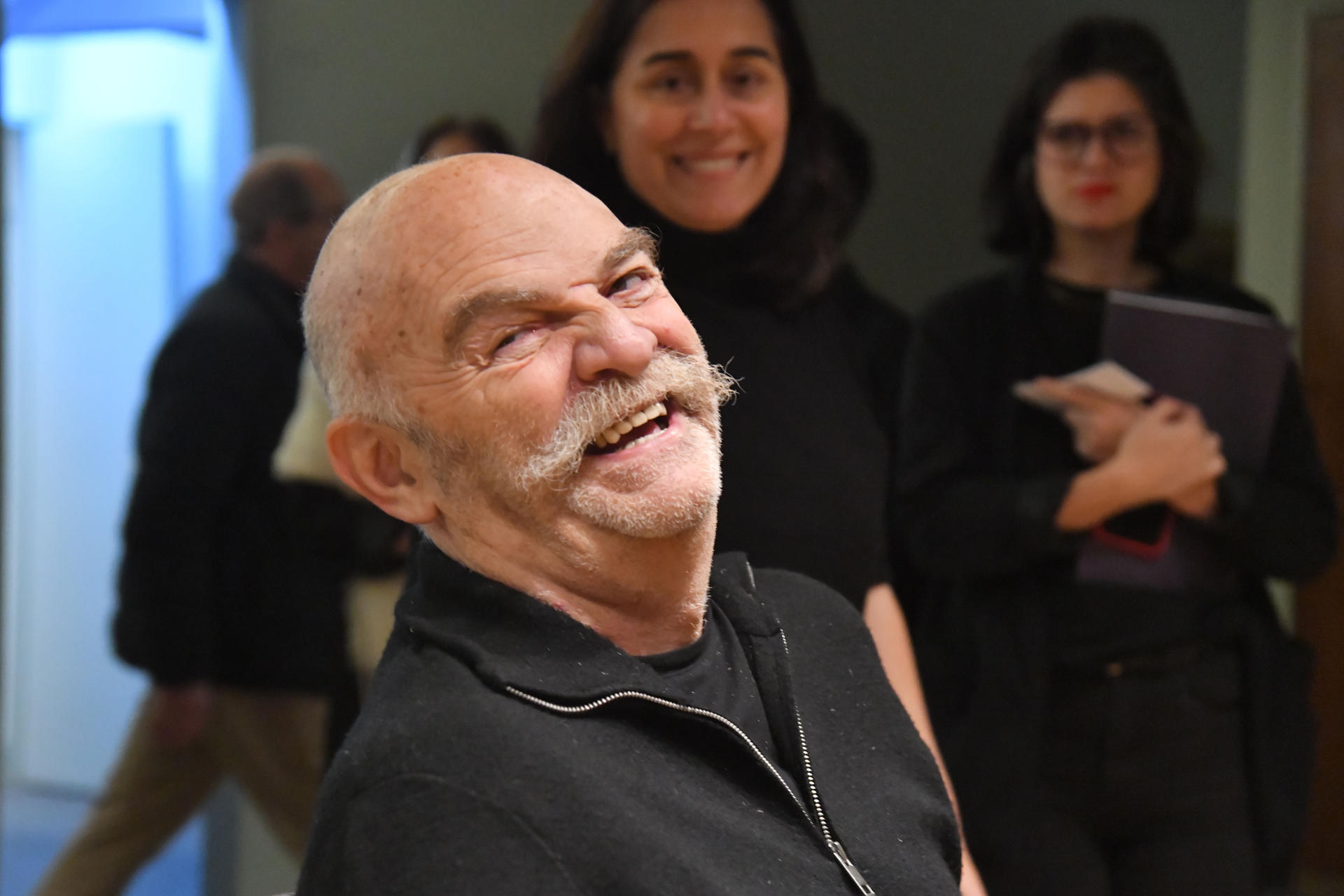 El escritor y periodista argentino Martín Caparrós asiste a un homenaje este jueves, en el Teatro Alvear en Buenos Aires (Argentina). EFE/ Martín Quintana