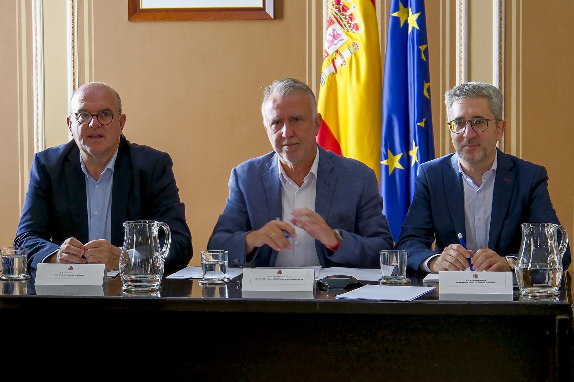 El ministro de Política Territorial, Ángel Víctor Torres, se reunió este jueves, en la capital grancanaria, con los delegados del Gobierno en las distintas comunidades autónomas (de forma presencial con los de Canarias, Ceuta y Melilla y por videoconferencia con el resto) para informarles sobre el protocolo de atención a los menores migrantes EFE/Ángel Medina G.