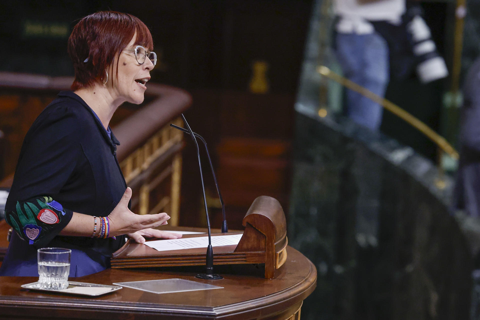 Àgueda Micó i Micó, dipuatada de Més-Compromís, interviene durante el pleno en el Congreso de los Diputados, este miércoles. EFE/ Javier Lizón