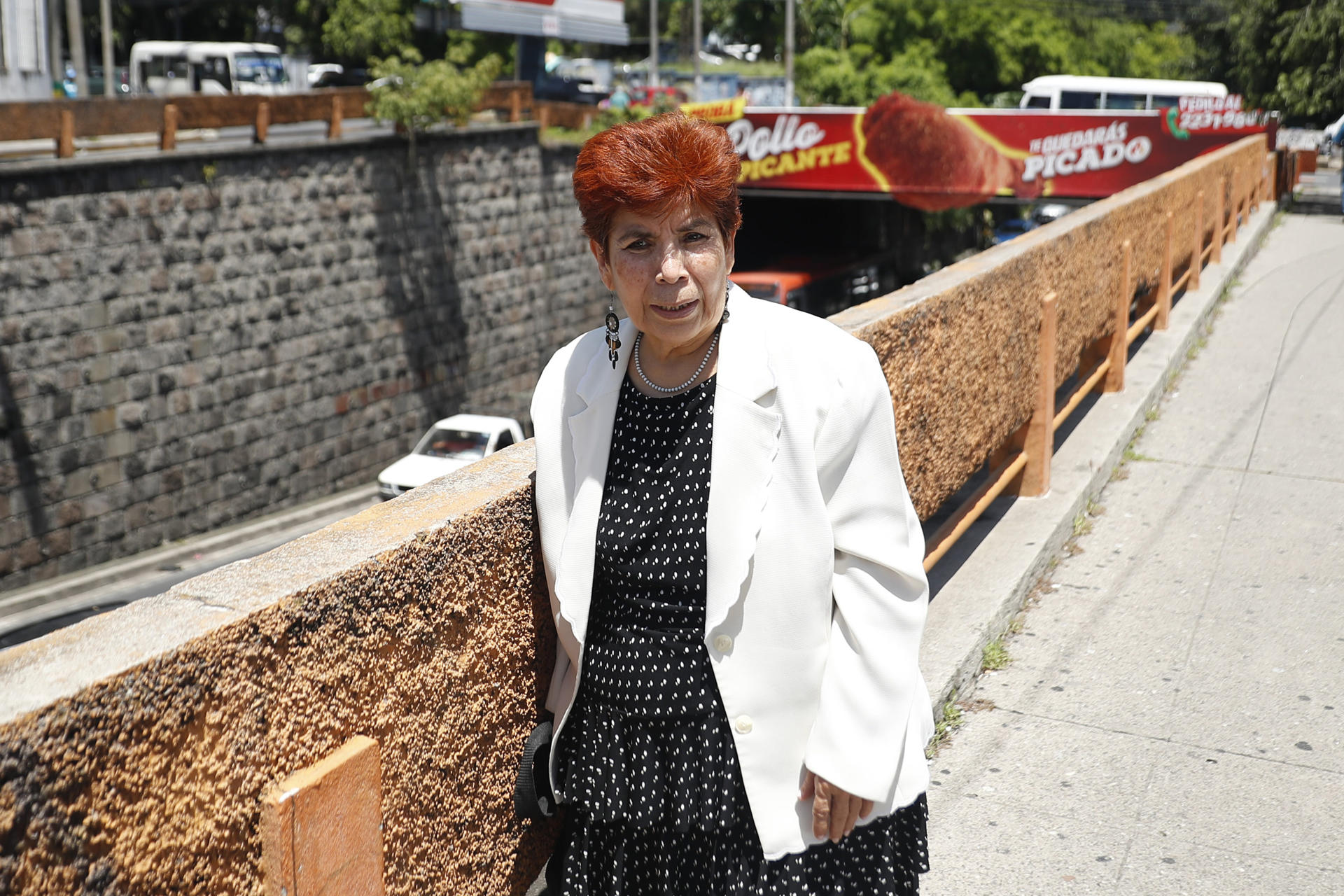 Mirna Perla, sobreviviente de una masacre estudiantil perpetrada por militares en 1975, habla durante entrevista con EFE el 14 de julio de 2025, en San Salvador (El Salvador). EFE/ Rodrigo Sura
