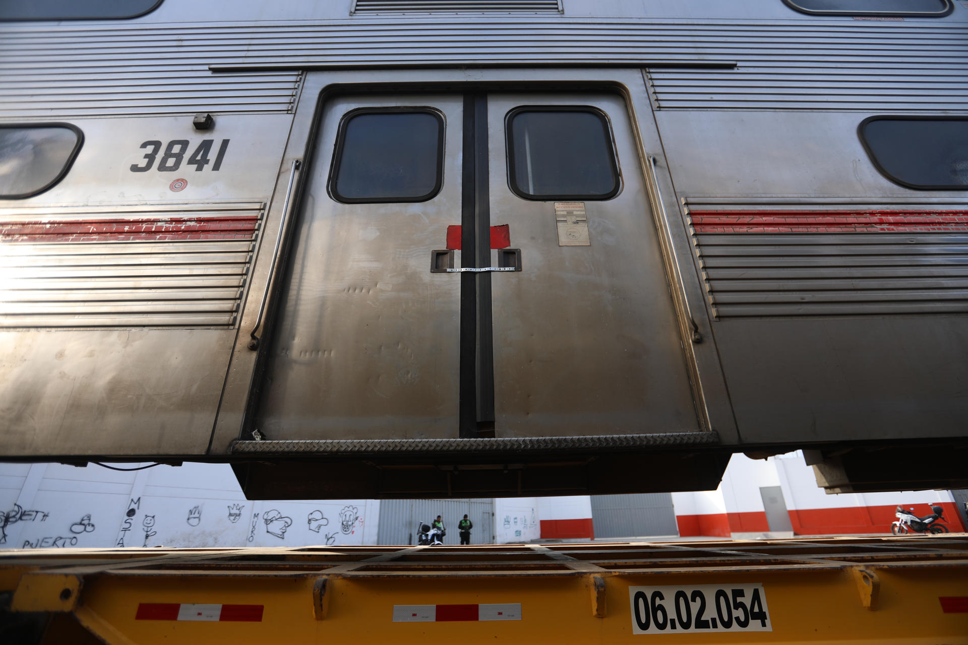 Fotografía que muestra un vagón de un tren que llega desde Estados Unidos este sábado, en Lima (Perú). EFE/ STR