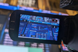 La Bolsa española cierra este martes en equilibrio, con una mínima ganancia del 0,03 % y conserva los 14.000 puntos, hasta situarse en los 14.079 enteros. EFE/ Vega Alonso