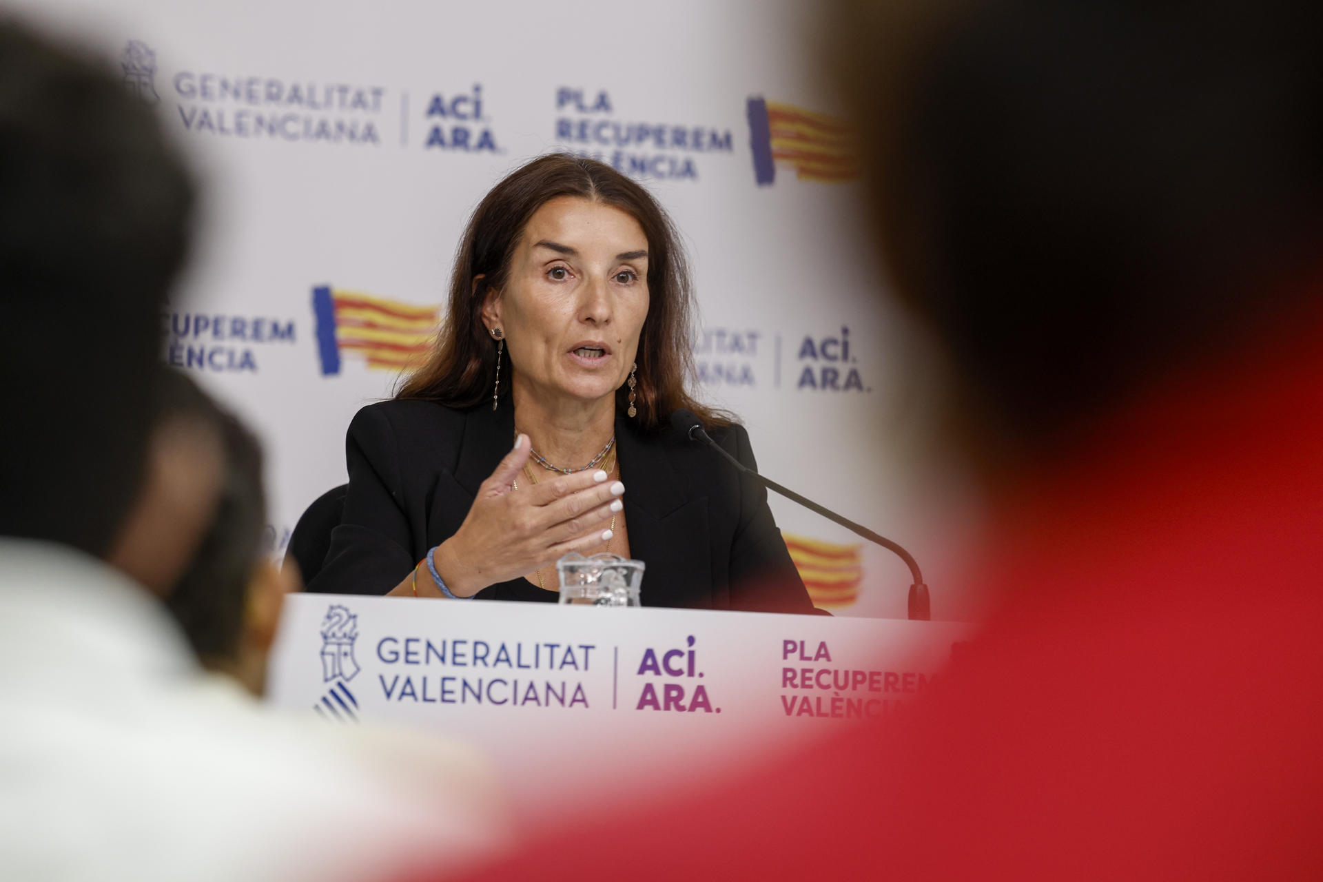 La consellera de Hacienda y Economía, Ruth Merino, durante la rueda de prensa ofrecida este martes para informar de los asuntos tratados en los plenos ordinario y extraordinario del Consell. EFE/Biel Aliño
