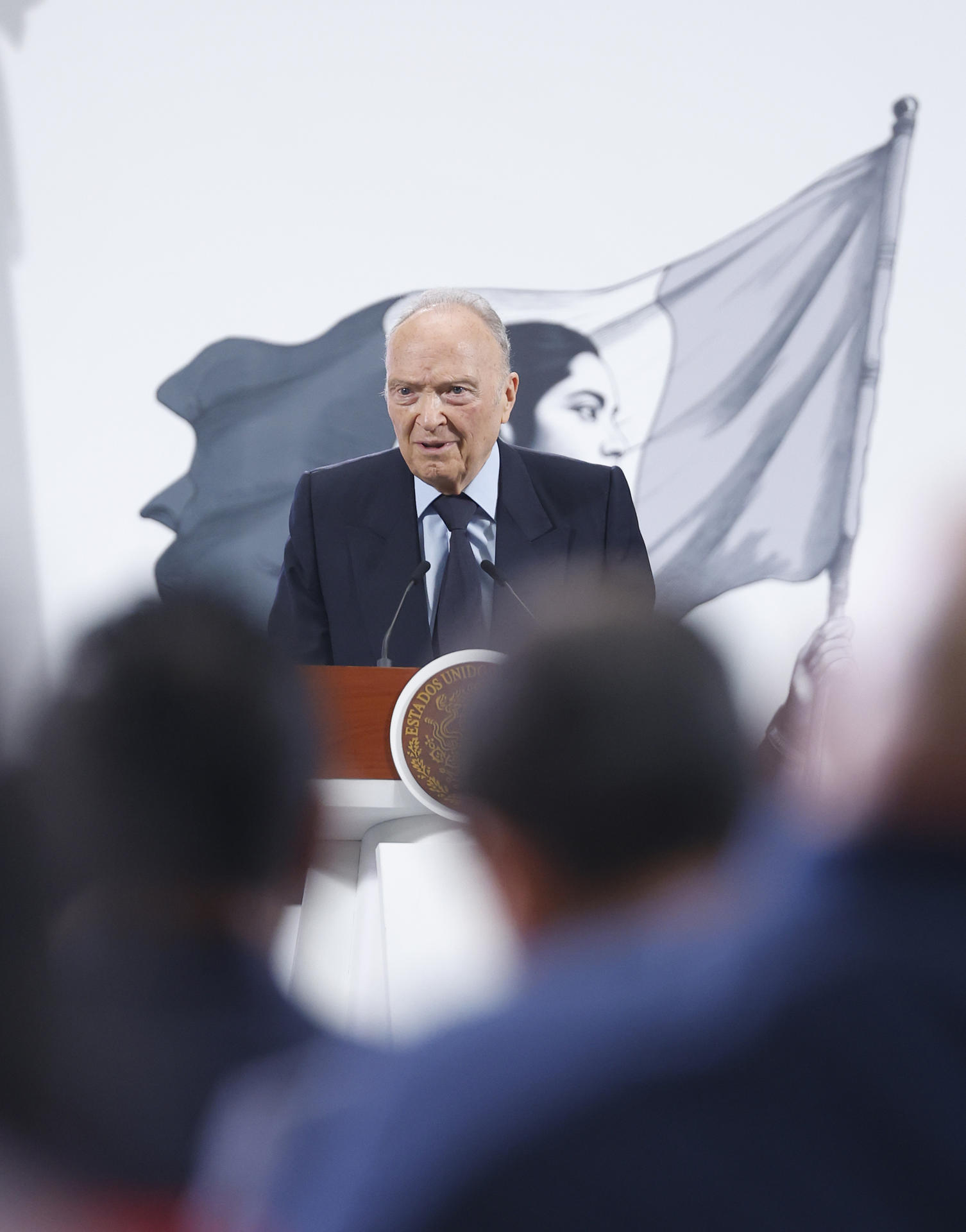 El fiscal general de la República, Alejandro Gertz Manero, habla durante una rueda de prensa este martes, en Palacio Nacional de la Ciudad de México (México). EFE/Sáshenka Gutiérrez